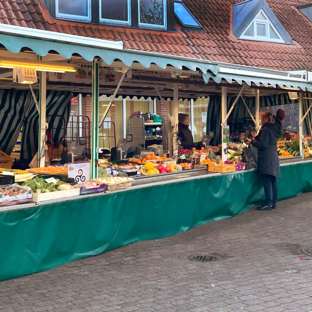 Markt in Vögelsen Freitag 7:30 bis 12:30 und nachmittags dann im Hofladen in Radbruch